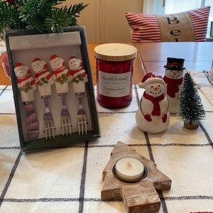 NWT SANTA 🎅🏻FORKS & KNIFE HOLIDAY 🌲GIFT SET🎁 $4.99 Discount Ship